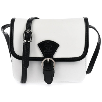 Zgrabna biała mała torebka skórzana włoska. Czarna zapinka.