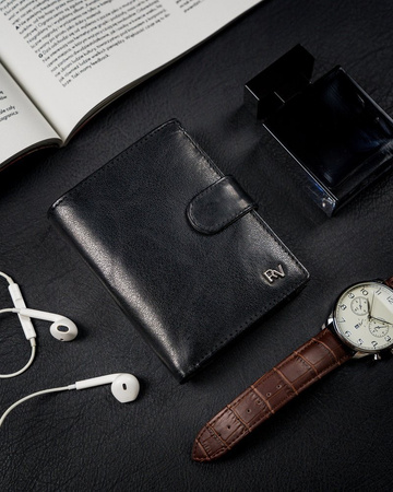 Praktyczny, pionowy portfel męski z zapinką z błyszczącej skóry naturalnej — Rovicky