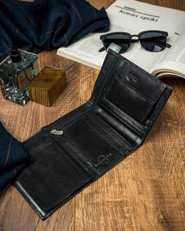 Prosty, składany portfel męski pionowy ze skóry naturalnej — Buffalo Wild