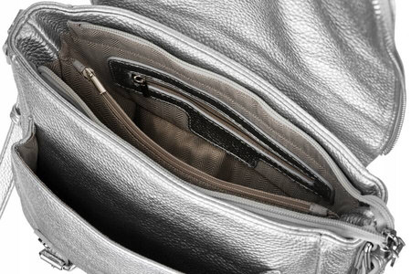 Srebrna torebka damska listonoszka na ramię. Suwak.