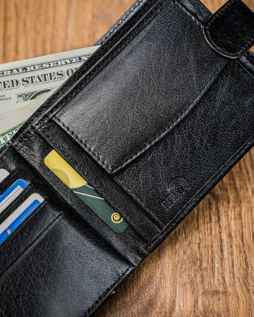 Poziomy, klasyczny portfel męski z zapięciem, skóra licowa, RFID Stop — Pierre Andreus