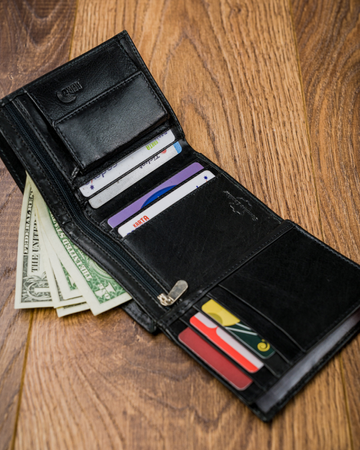 Miejski portfel męski bez zapięcia, skóra naturalna licowa, RFID Stop — Pierre Andreus