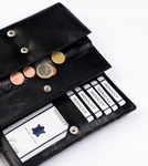 Duży pikowany skórzany portfel damski czarny. Zatrzask.