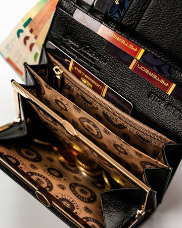 Czerwony portfel skórzany z portmonetką i okienkiem. RFID